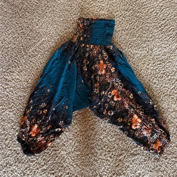 Floral Print Women's Pants - Picture 3 of 4